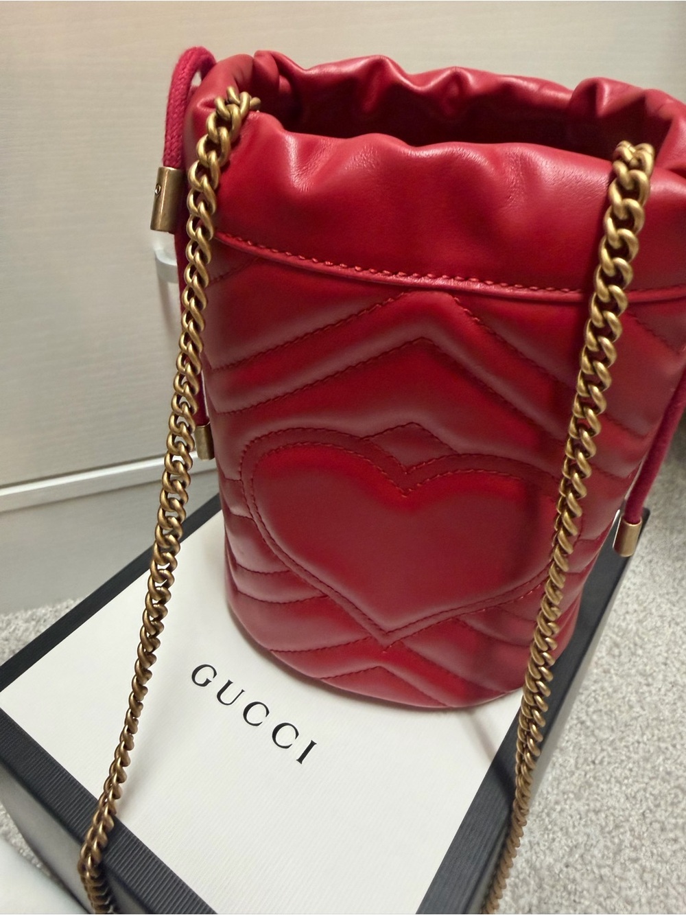 Gucci Red Chevron Quilted GG Bucket Crossbody - Picture 3 of 7